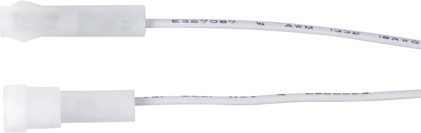 Et hvidt, isoleret kabel med to forbindelsesstykker i enderne.