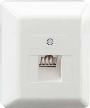 Hvid netværksstikdåse på en væg, egnet til Ethernet-kabelforbindelse.