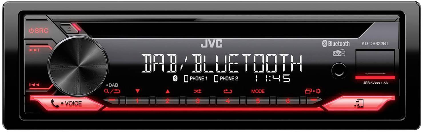 Bilradio fra JVC med digitalt display, viser 'DAB/BLUETOOTH'. Betjeningsknapper og volumenkontrol er rødt baggrundsbelyst.