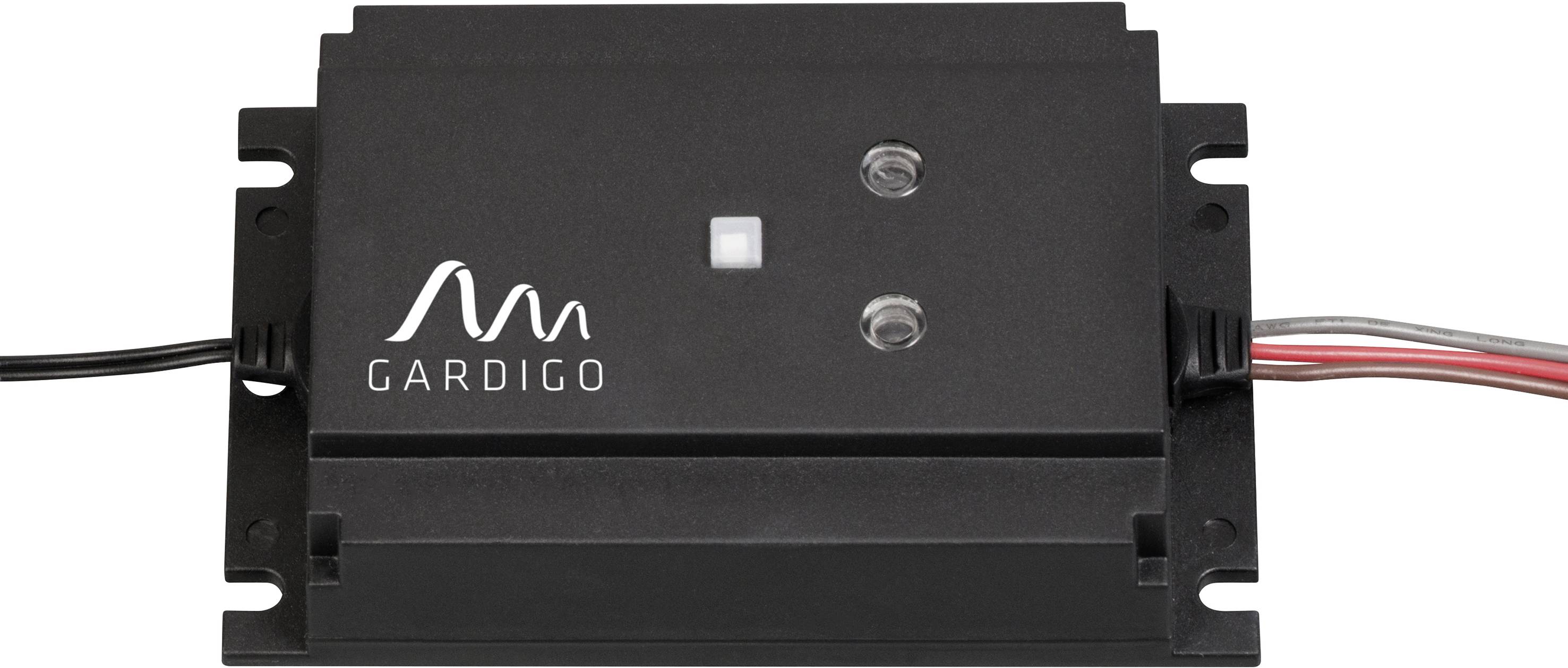 En sort elektronisk boks med 'Gardigo'-logoet på venstre side, indeholder to sensorer og er forbundet med røde og sorte kabler.