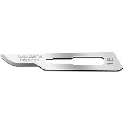 Kirurgisk skalpelblad med påskriften 'Swann Morton England B.S. 15', fremstillet af blankt metal til præcise snit.