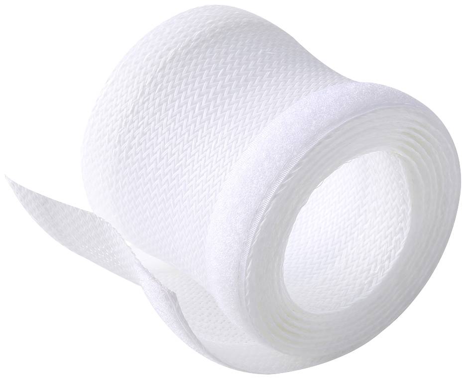 En toiletpapirsrulle med struktureret mønster, delvist rullet ud, på hvid baggrund.