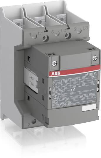 En grå elektronisk kontrolenhed med røde og hvide mærkninger, der viser tekniske specifikationer og tilslutninger på forsiden.