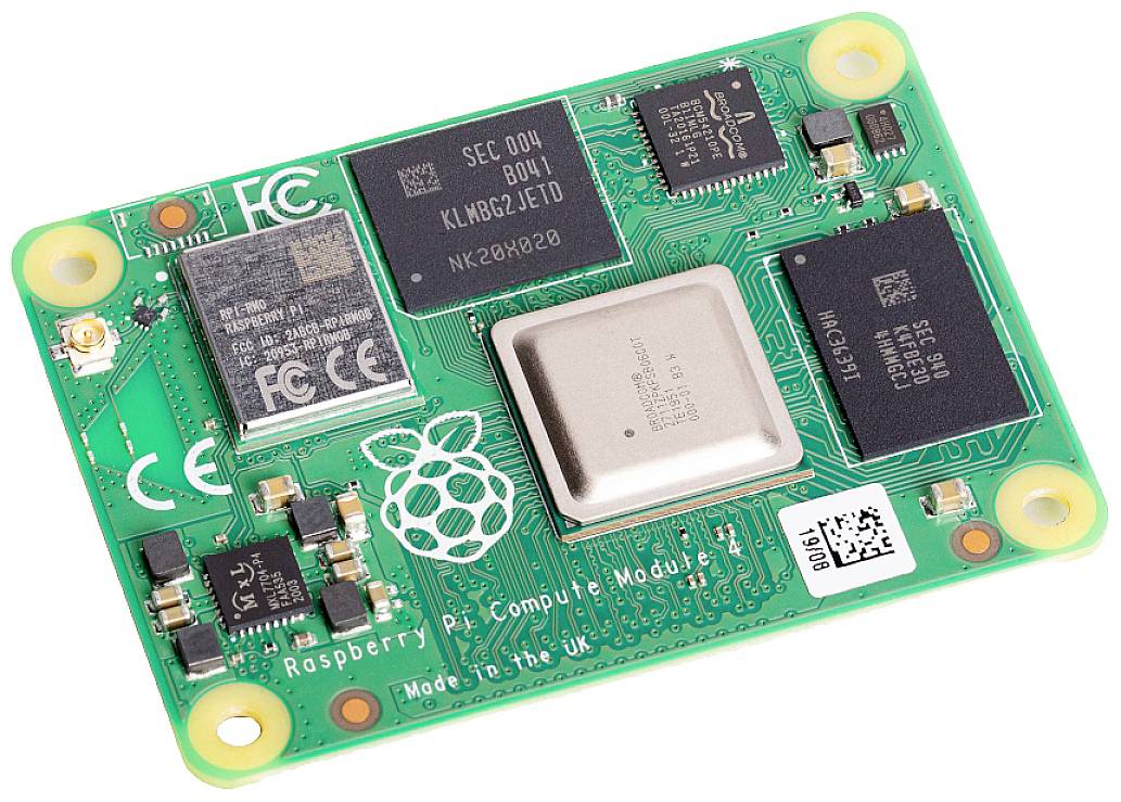 Et grønt Raspberry Pi Compute Module med forskellige chips og stik. Det viser Raspberry Pi-logoet.
