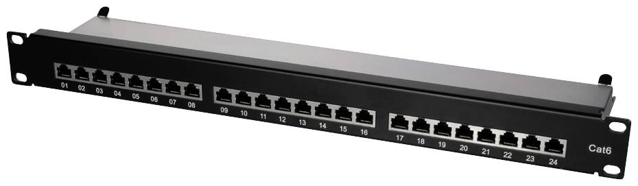 Patchpanel med 24 Ethernet-porte, nummereret fra 1 til 24, til netværkskabler i et serverrack.