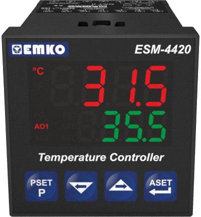 Digital temperaturregulator EMKO ESM-4420 viser 31,5°C i rødt som aktuel temperatur og 35,5°C i grønt som ønsket temperatur.