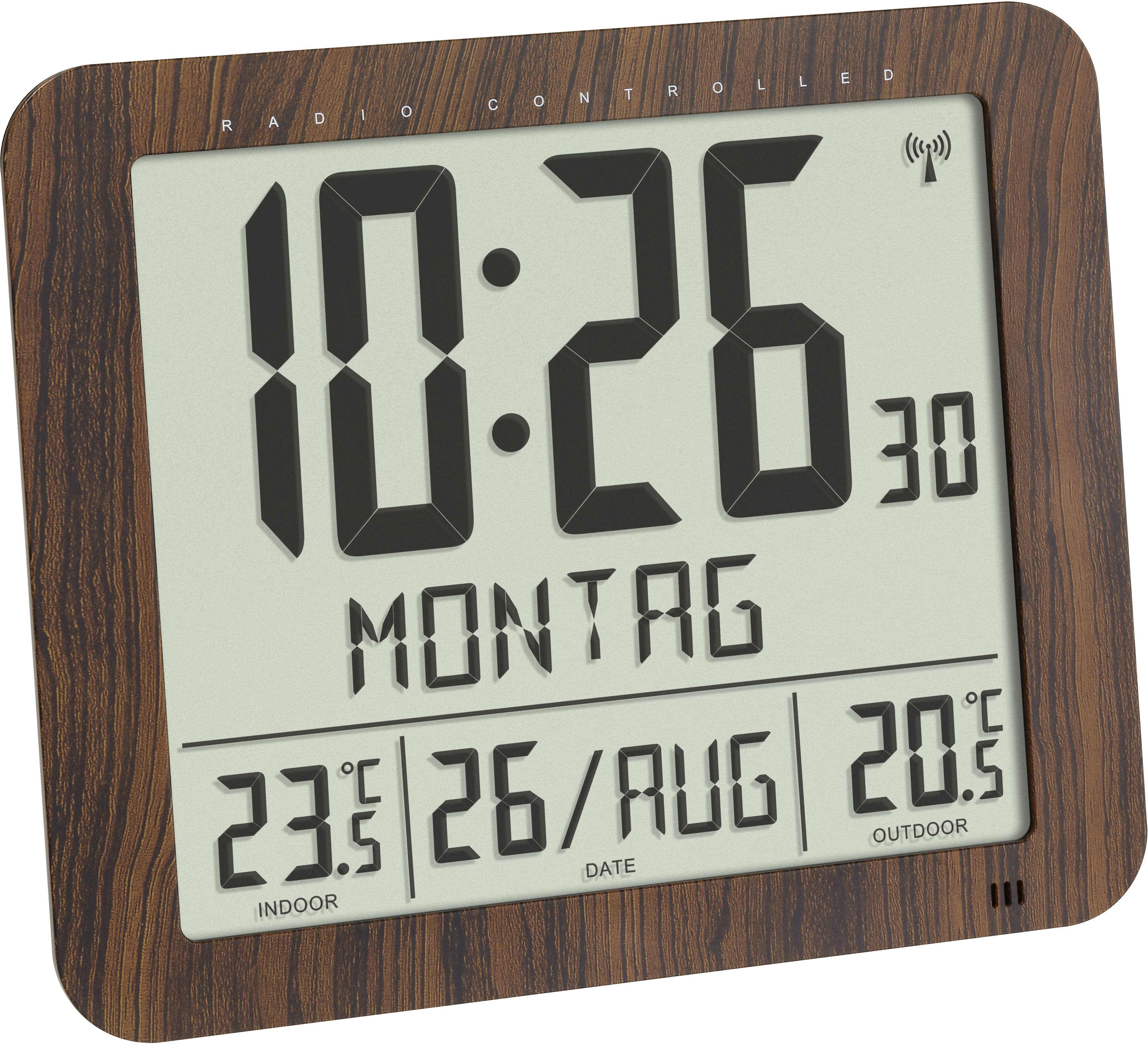 Digital vægur med træudseende viser 10:26, mandag, 26. august. Indendørstemperatur 23,5°C, udendørstemperatur 20,5°C.