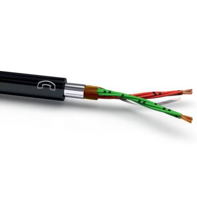 Nærbillede af et overskaaret kabel med røde og grønne tvundne kobberledere, hvor isoleringsmaterialet er fjernet, hvilket viser detaljer af den indvendige struktur.