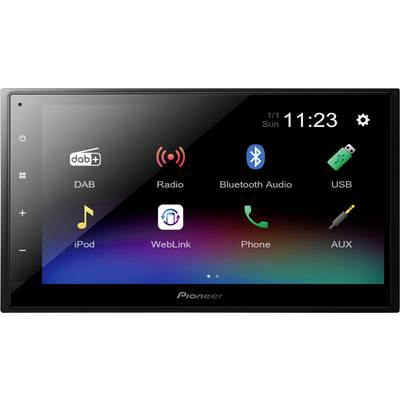 Et bil-infotainmentsystem med apps til DAB, radio, Bluetooth, USB, iPod, WebLink, telefon og AUX pryder skærmen.