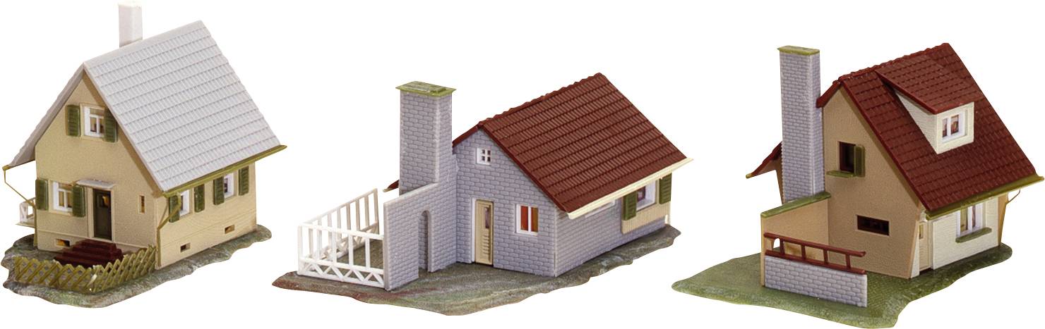 Tre miniaturer i modelbyggerstil: et gult hus med skorsten, et gråt hus med rødt tag og et beige hus med balkon.