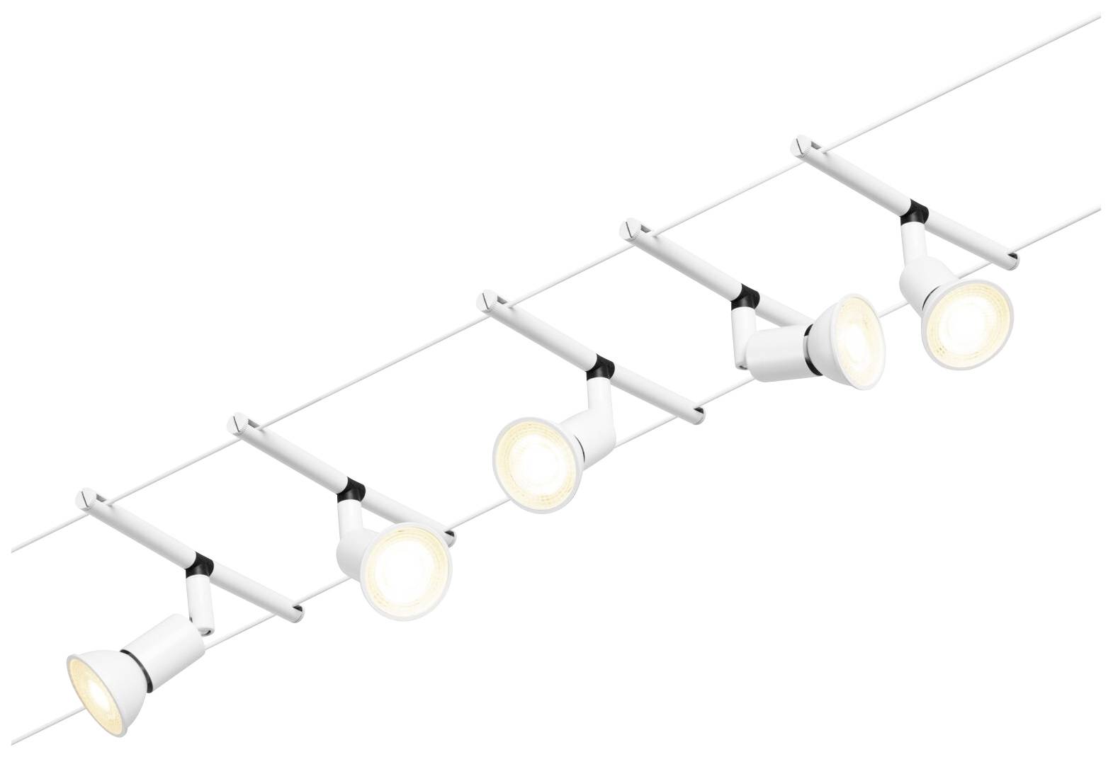 Fem hvide loftsarmaturer monteret i en række, hver lampe individuelt justerbar, lyser i en varm hvid nuance.