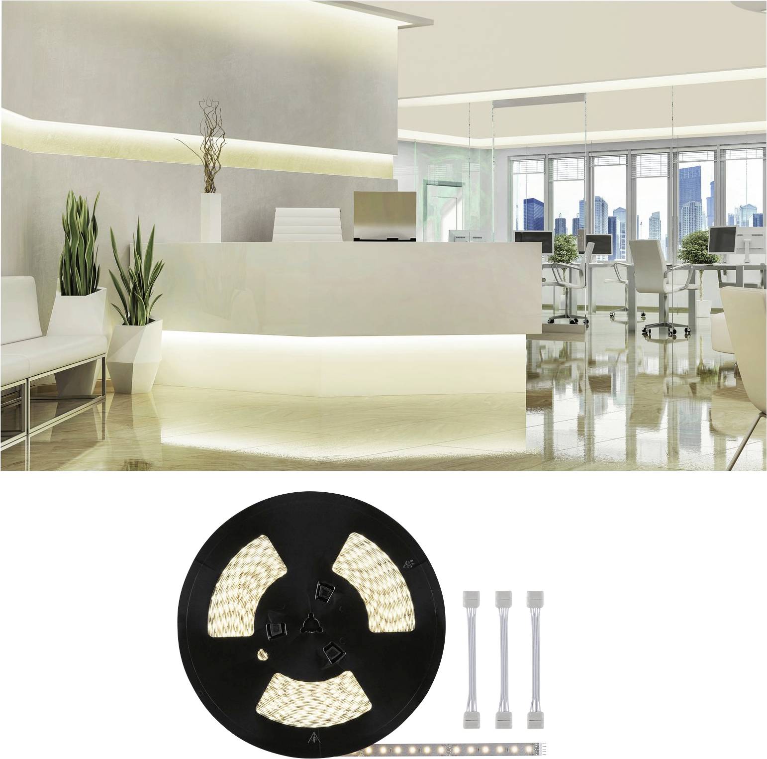 En moderne indrettet lobby med receptionen, belyste LED-striber og planter. Nedenunder ligger en rulle LED-lysstrips med tilbehør.