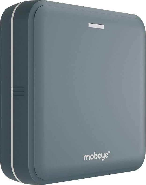 En mørkegrå, firkantet elektronisk enhed med afrundede hjørner og en smal sprække øverst. Logo 'mobeye' nederst.