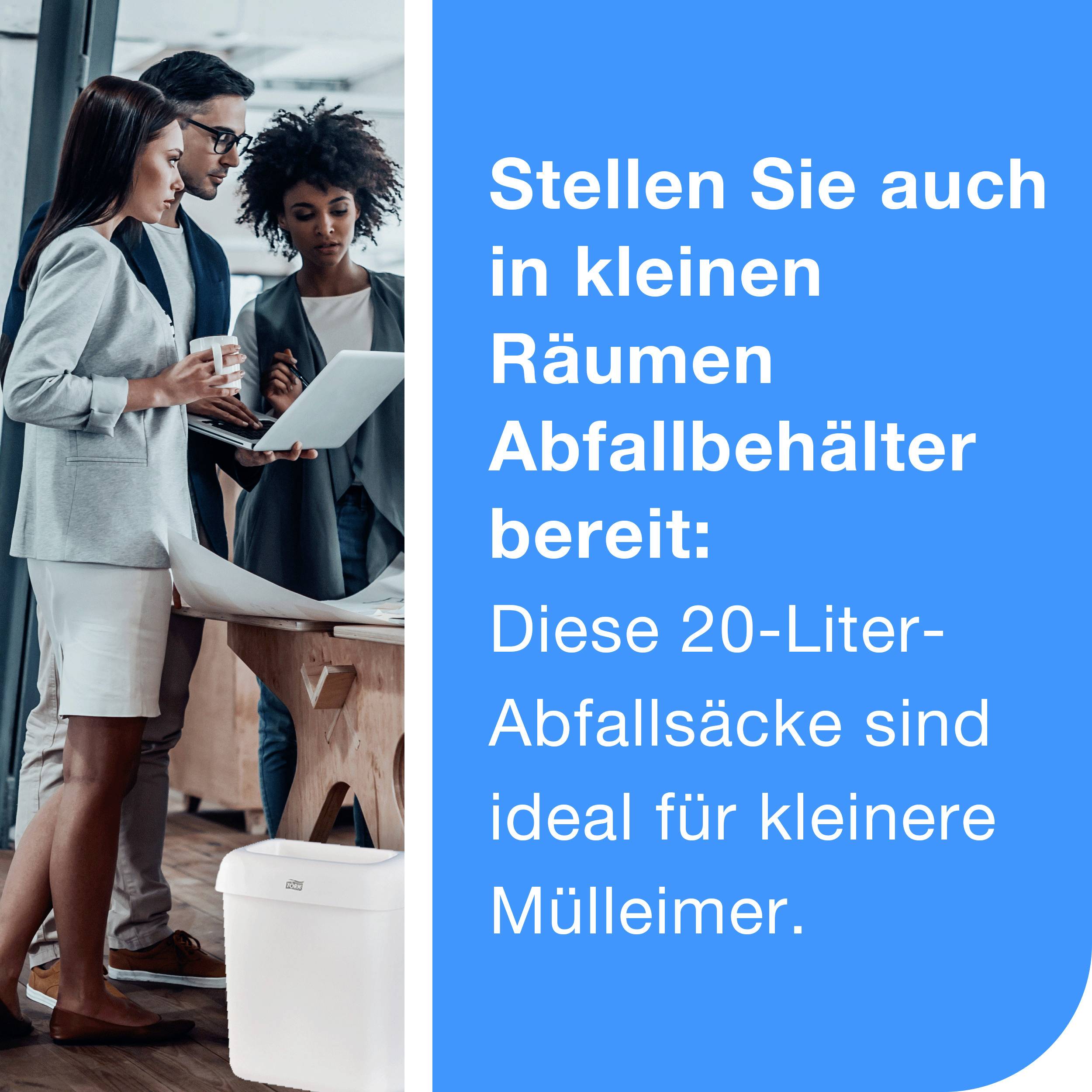 Gruppe af personer kigger på en bærbar computer og diskuterer. Tekst på blå baggrund: 'Sørg for affaldsbeholdere selv i små rum'.