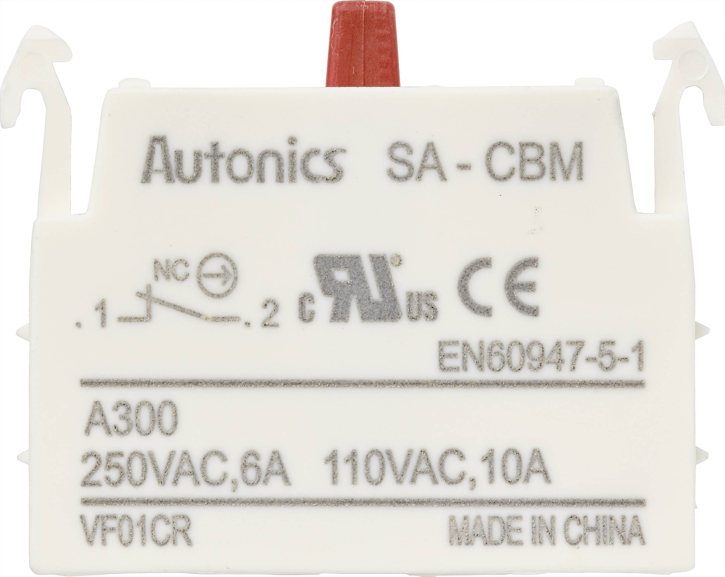Hvid styringskomponent med tekniske specifikationer og certificeringslogoer, fremstillet i Kina. Mærkning: Autonics SA-CBM.
