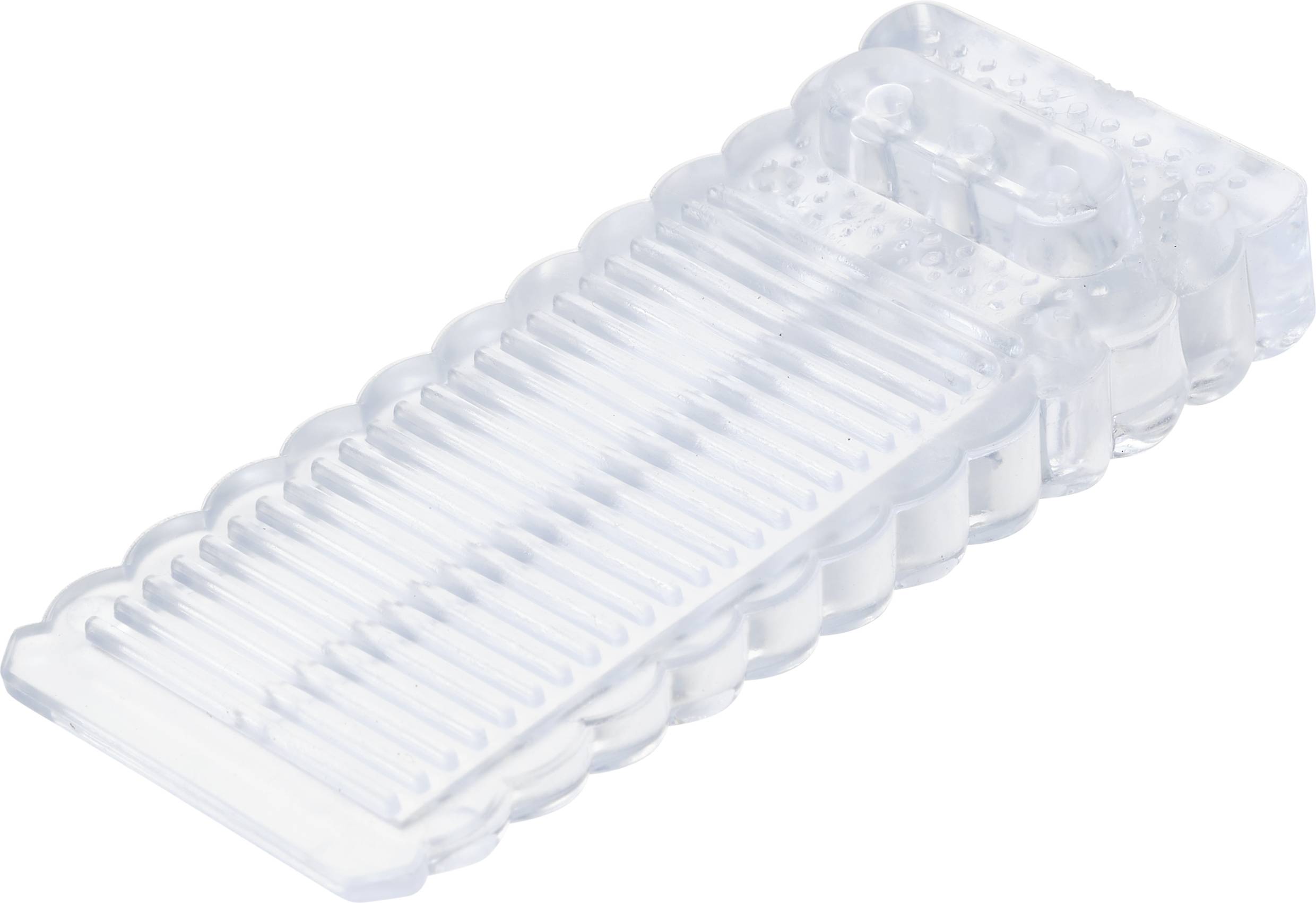 En gennemsigtig isbakke lavet af plastik med flere runde rum, der ser ud til at være stablet.