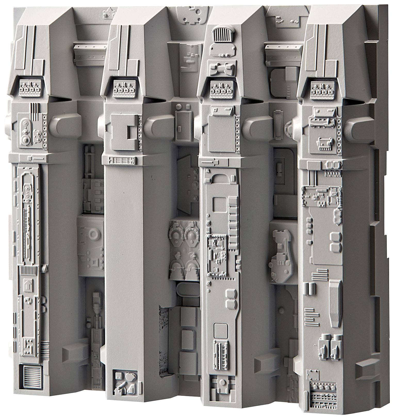 En kompleks arkitekturmodel med vertikale strukturer og urbane detaljer, der repræsenterer en futuristisk bygning.