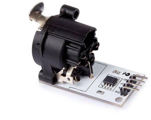 En sort elektromagnetisk sensor på et hvidt printplade med flere stikkontakter, vist på hvid baggrund.