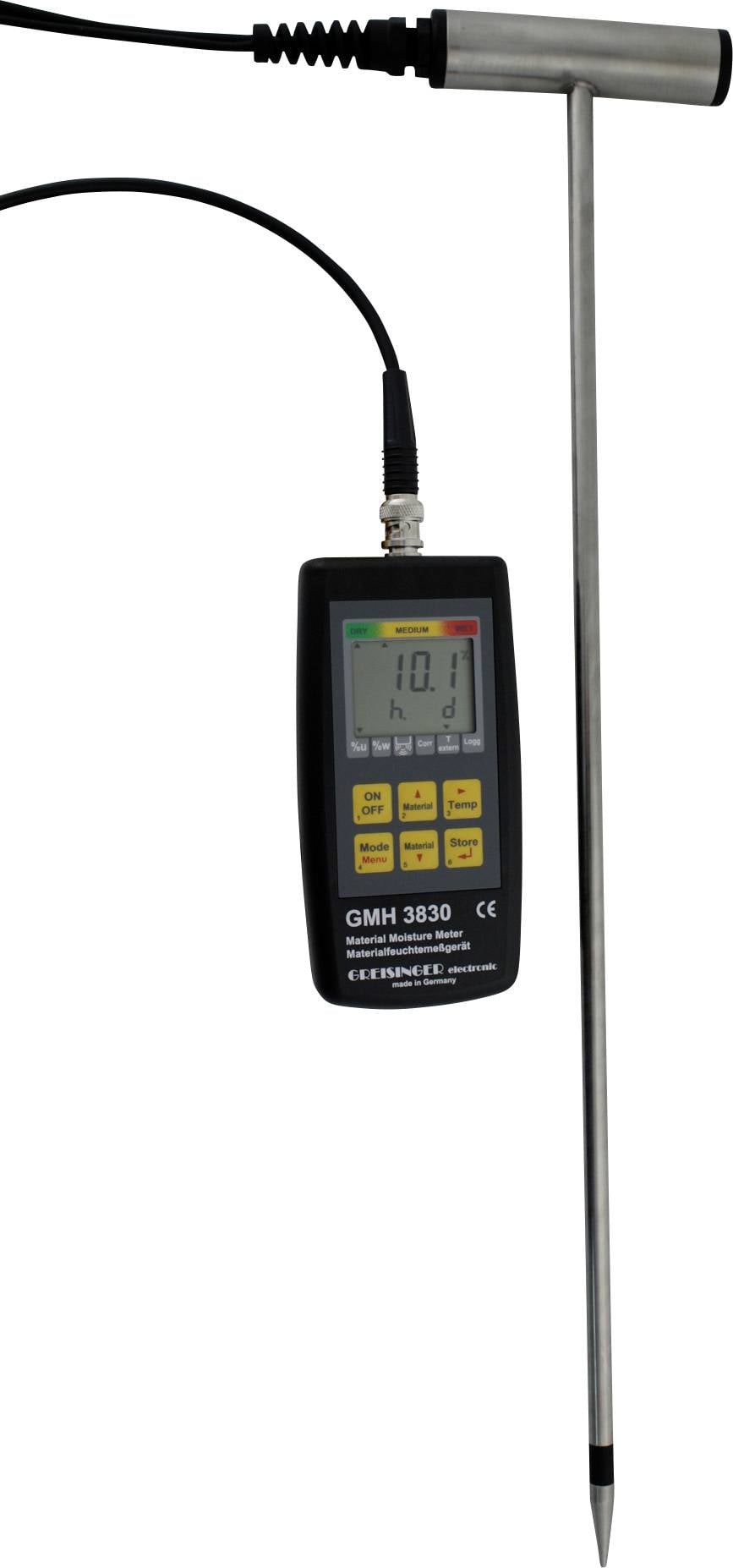 Håndholdt måleapparat med lang metalprobe og digitalt display, som viser fugtighedsmålinger. Forbundet med et kabel.