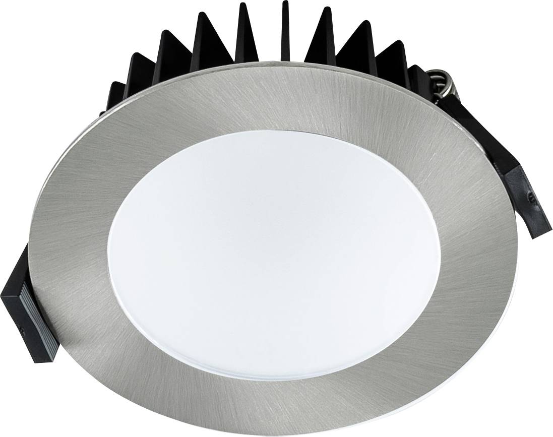 Rundt nedsænket LED-downlight med børstet sølvtrin og sorte kølingsfinner, vist på hvid baggrund.