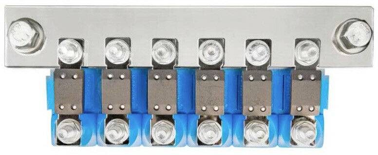 Metallisk forbindelsesskinner med flere blå holdere og skruesamlinger til sikker elektrisk forbindelse.