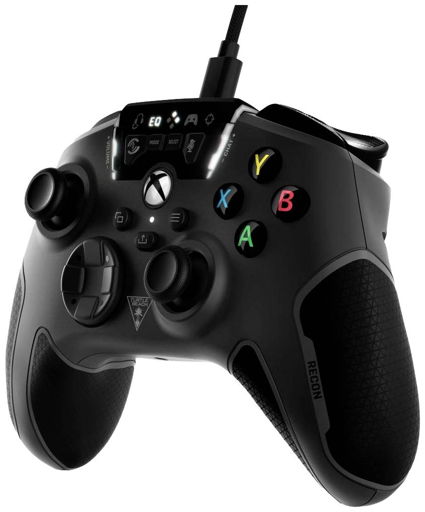 En sort gaming-controller med lysende farvede knapper, joysticks og styringsknapper. Tilslutningskabel øverst.