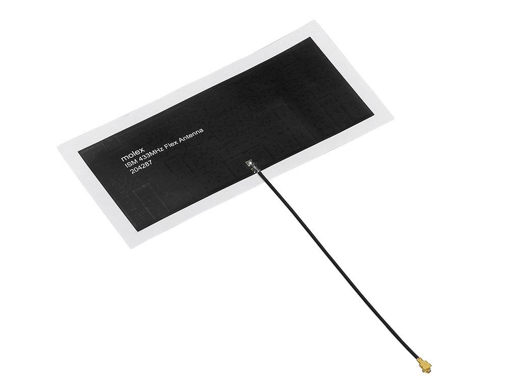 Sort fleksibel antenne med kabel og guldfarvet stik, på hvid baggrund. Tekst: 'TP30134311 Flex Antenna 2OK4137'.