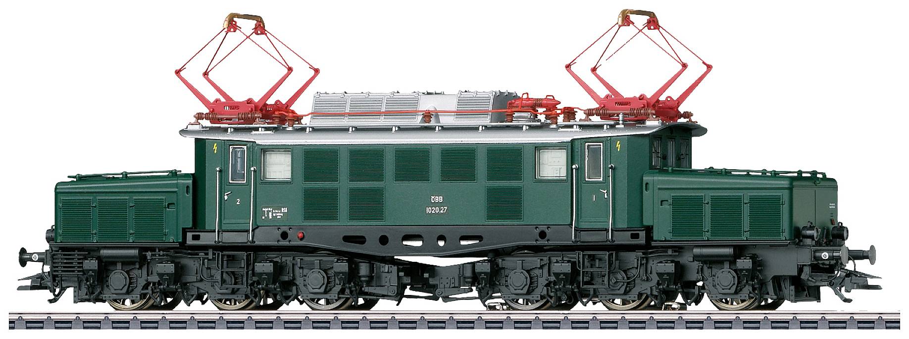 Grøn model af et historisk elektrisk lokomotiv med to pantografer på skinner, set fra siden, detaljerig.