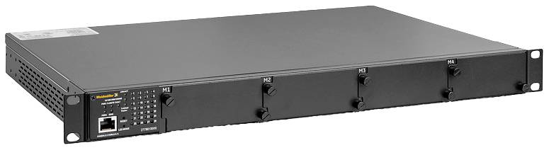 Sort netværksswitch med fire porte (P1-P4) på forsiden, Ethernet-stik i venstre nederste hjørne.