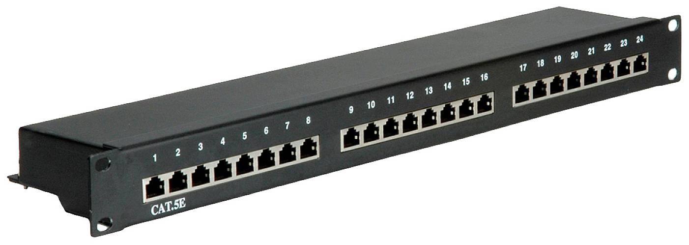 Patchpanel med 24 RJ45-porte til netværkskabler, mærket med tallene 1 til 24, bruges til organisering og distribution af netværksforbindelser.