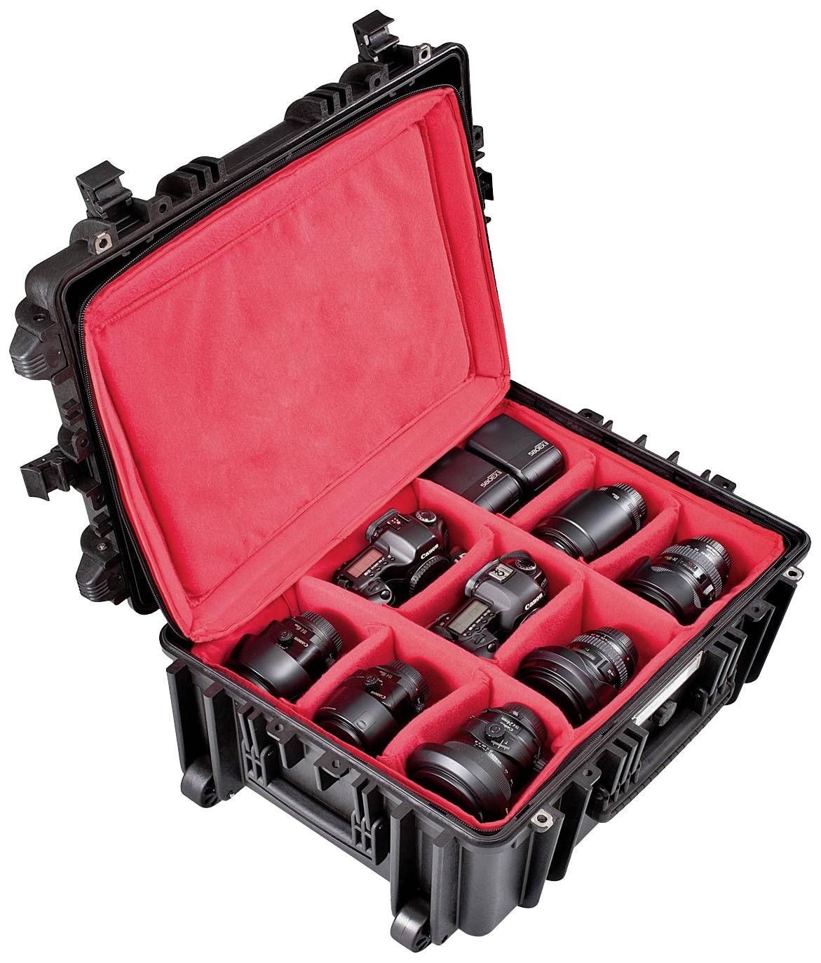 En åben sort hardcase kuffert med rødt indvendigt foder, indeholdende kameraudstyr med flere objektiver og to kameraer.