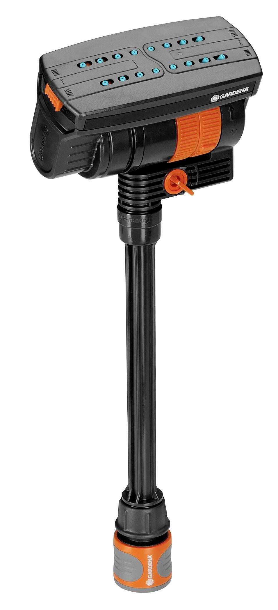 Sprinkler med justerbare dyser og orange betjeningsgreb. Egnet til havevanding. Enhed vist i lodret perspektiv.
