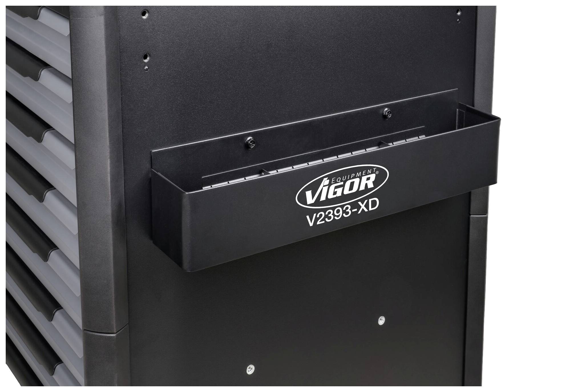 En sort enhed med påskriften 'VIGOR V2393-XD' på frontpladen. Til venstre ses ventilationsåbninger.