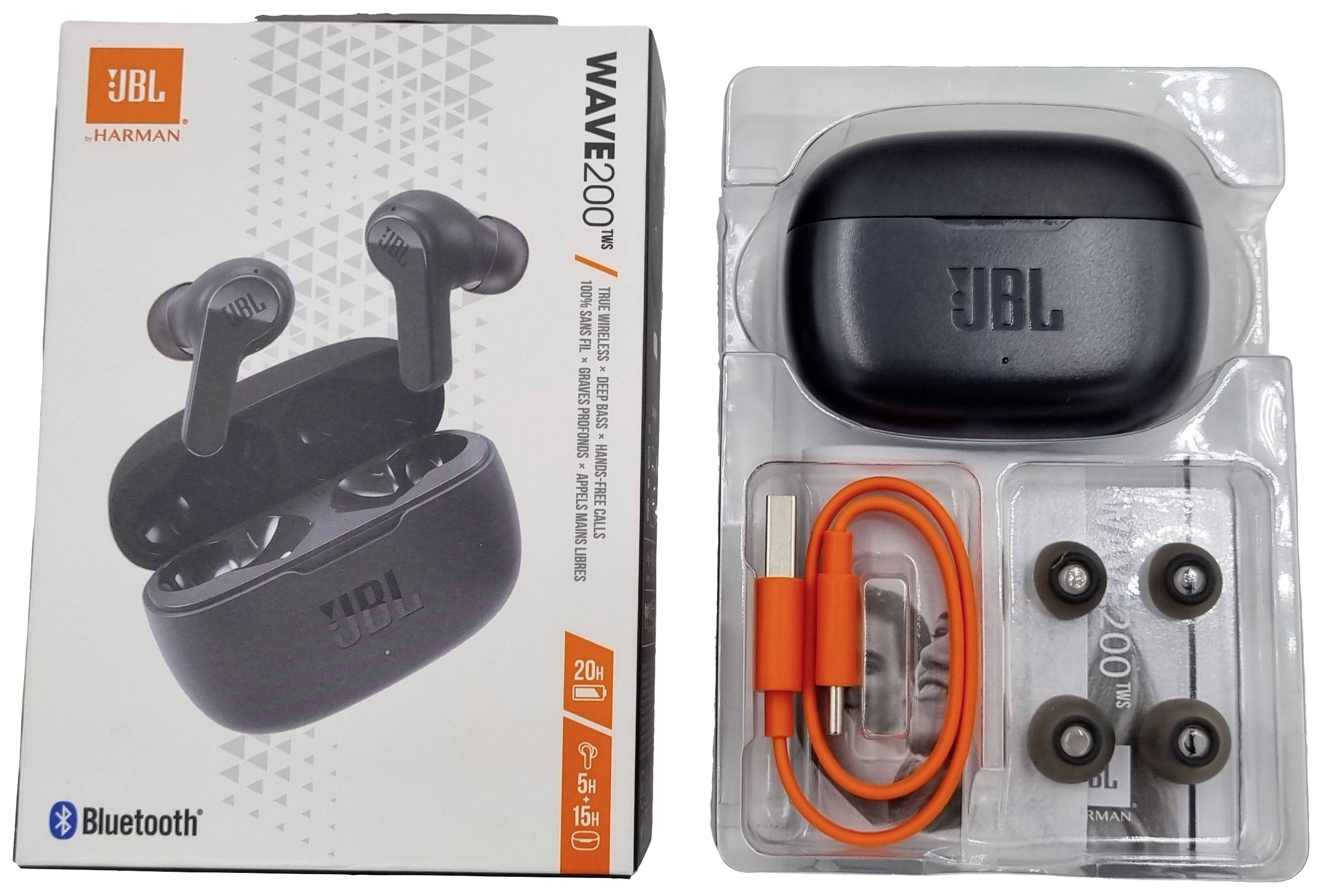 Emballage og indhold til JBL Wave 200TWS høretelefoner: Opladningsetui, ørepropper, opladningskabel, ekstra ørepropper. Bluetooth-kompatibel.
