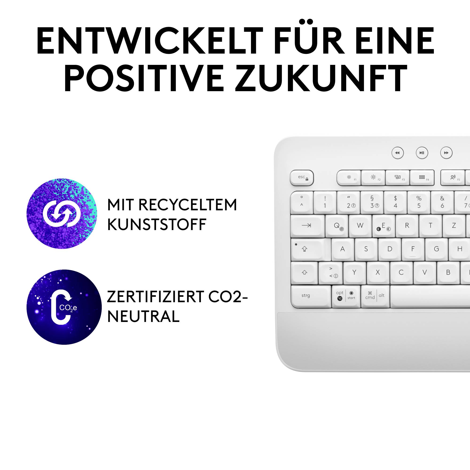 Et hvidt tastatur ved siden af symbolerne for 'Fremstillet af genbrugsplast' og 'CO2-neutral certificeret'. Tekst: 'Udviklet til en positiv fremtid'.
