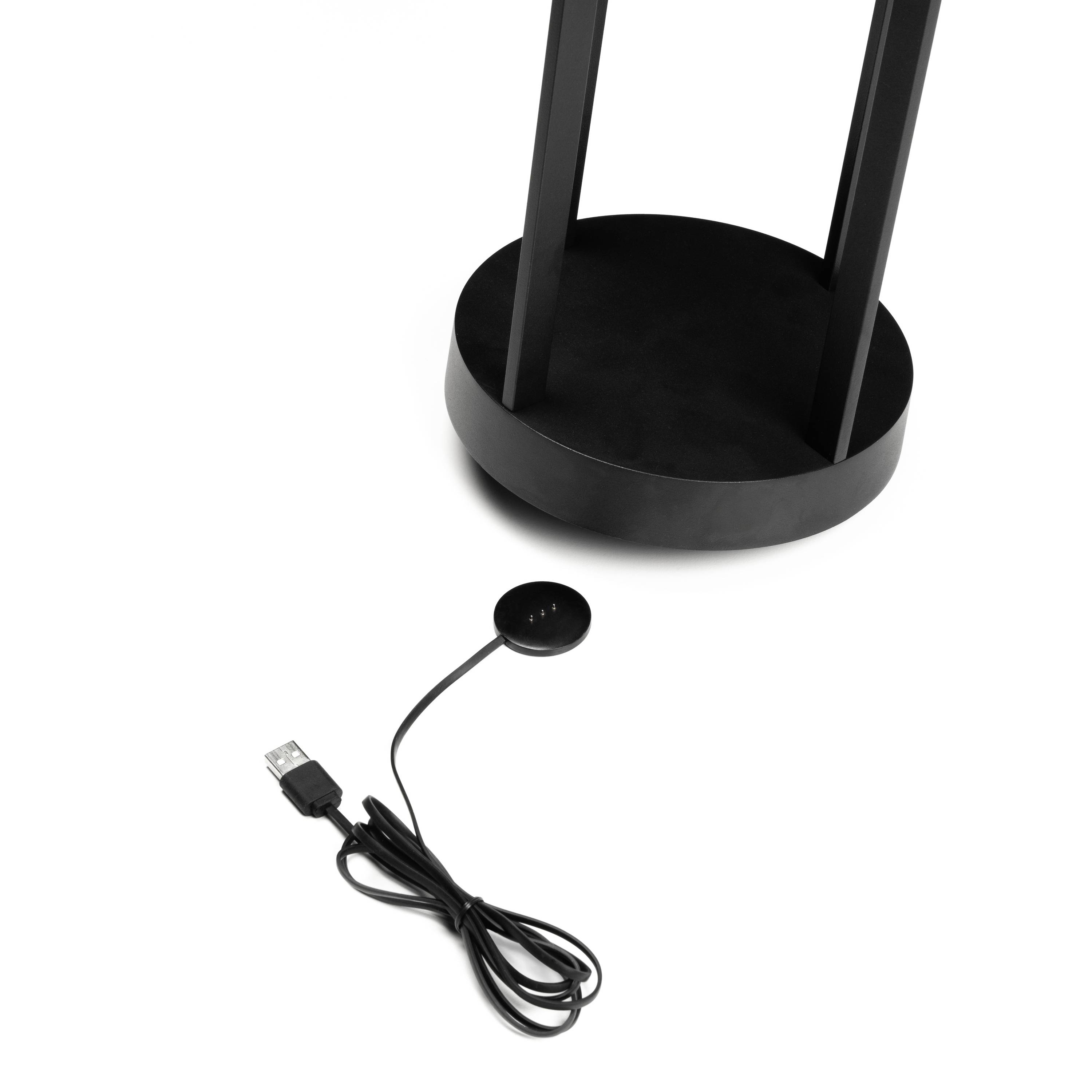 Rund sort lampe med magnetisk opladningskabel. Kablet har en USB-stik og er egnet til trådløs opladning.
