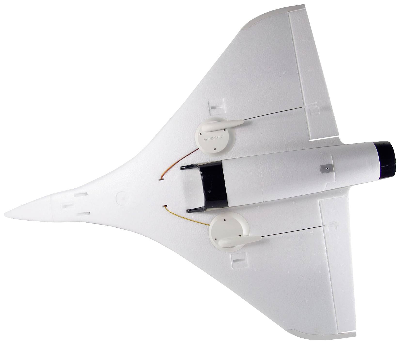 Et hvidt modelfly set oppefra. Flyet har delta-formede vinger og to runde motorer øverst på kroppen.