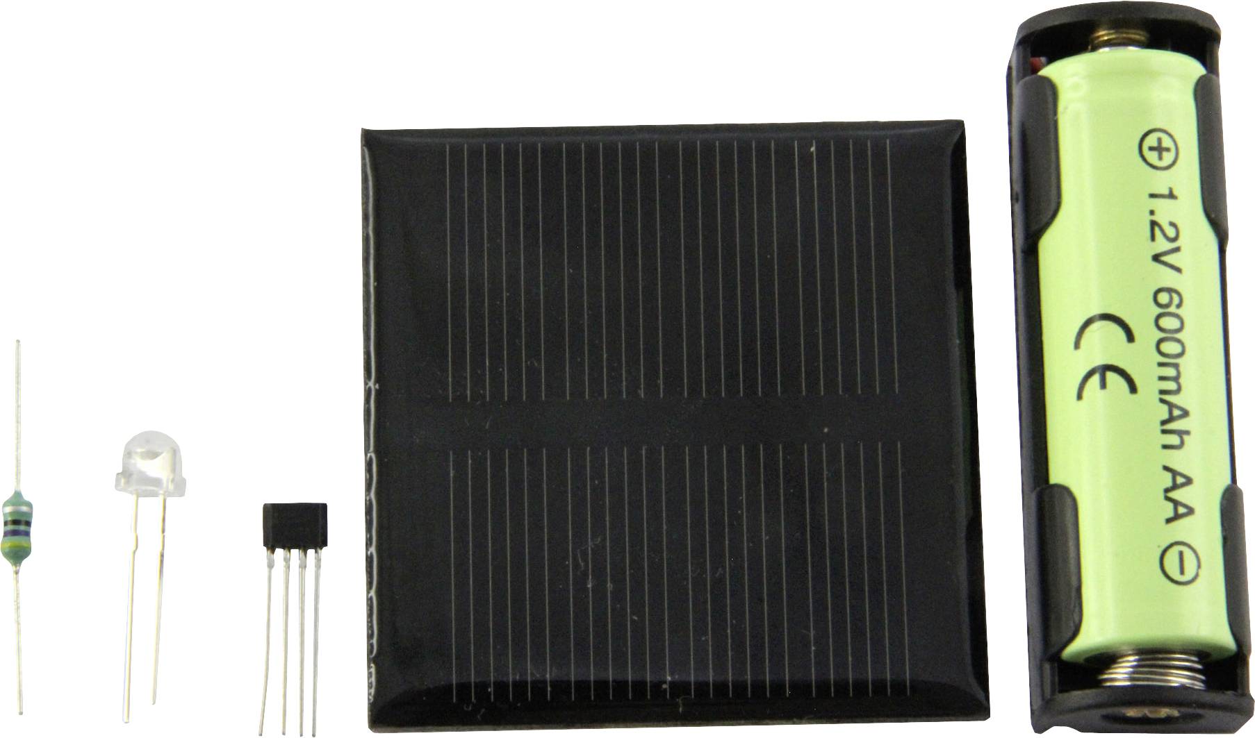 Et solarmodul, et AA-batteri, en LED, en transistor og en modstand ved siden af hinanden. Komponenter til et elektronikprojekt.