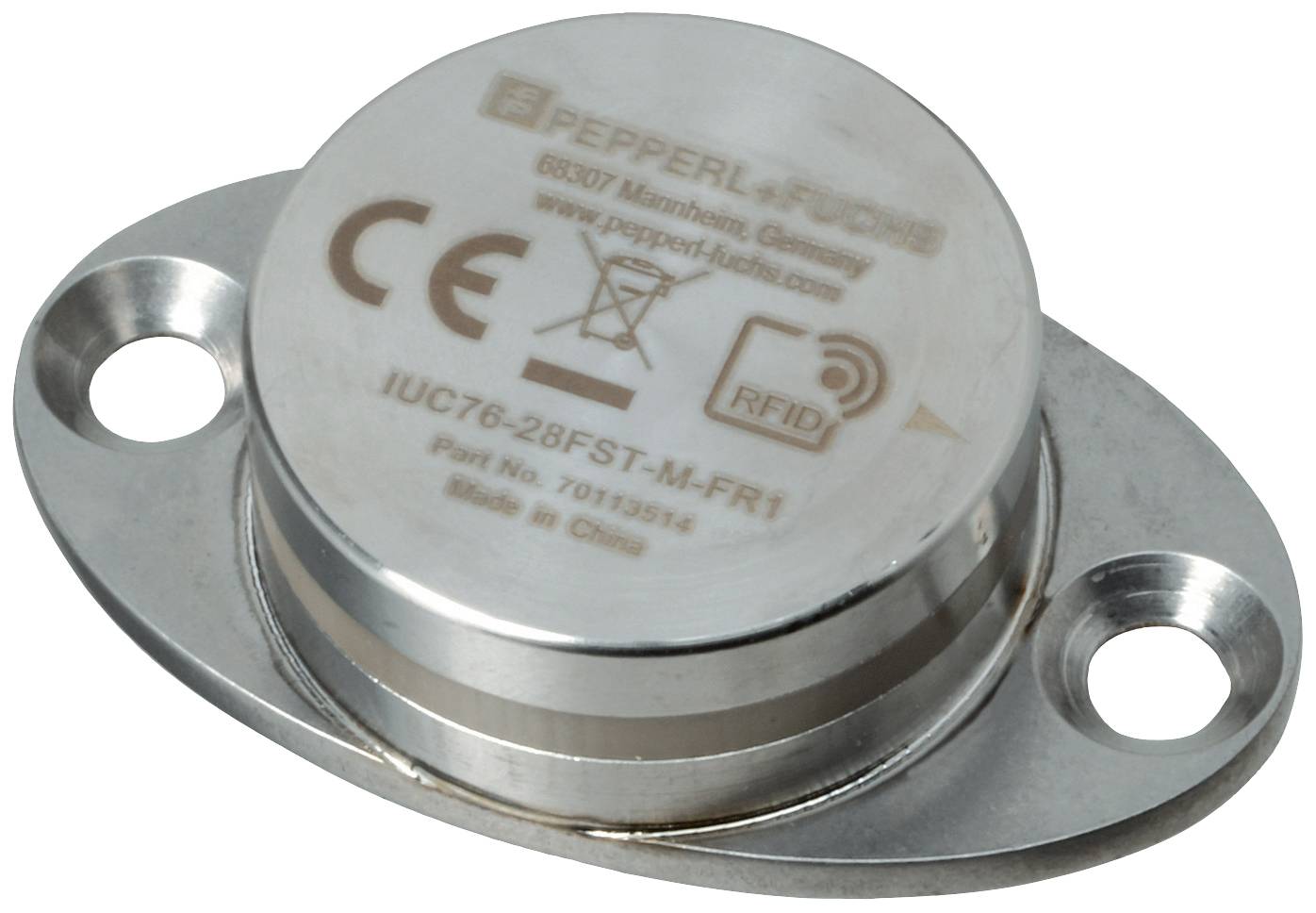 Sensor fra Pepperl+Fuchs med RFID-logo og CE-mærkning på oversiden. Sølv-metallisk overflade med to fastgørelseshuller.
