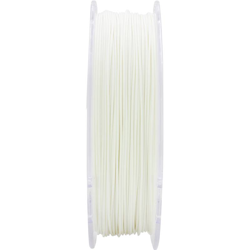 En spole med hvid 3D-printer-filament, fotograferet fra siden. Filamenten er jævnt viklet op på den transparente spole.