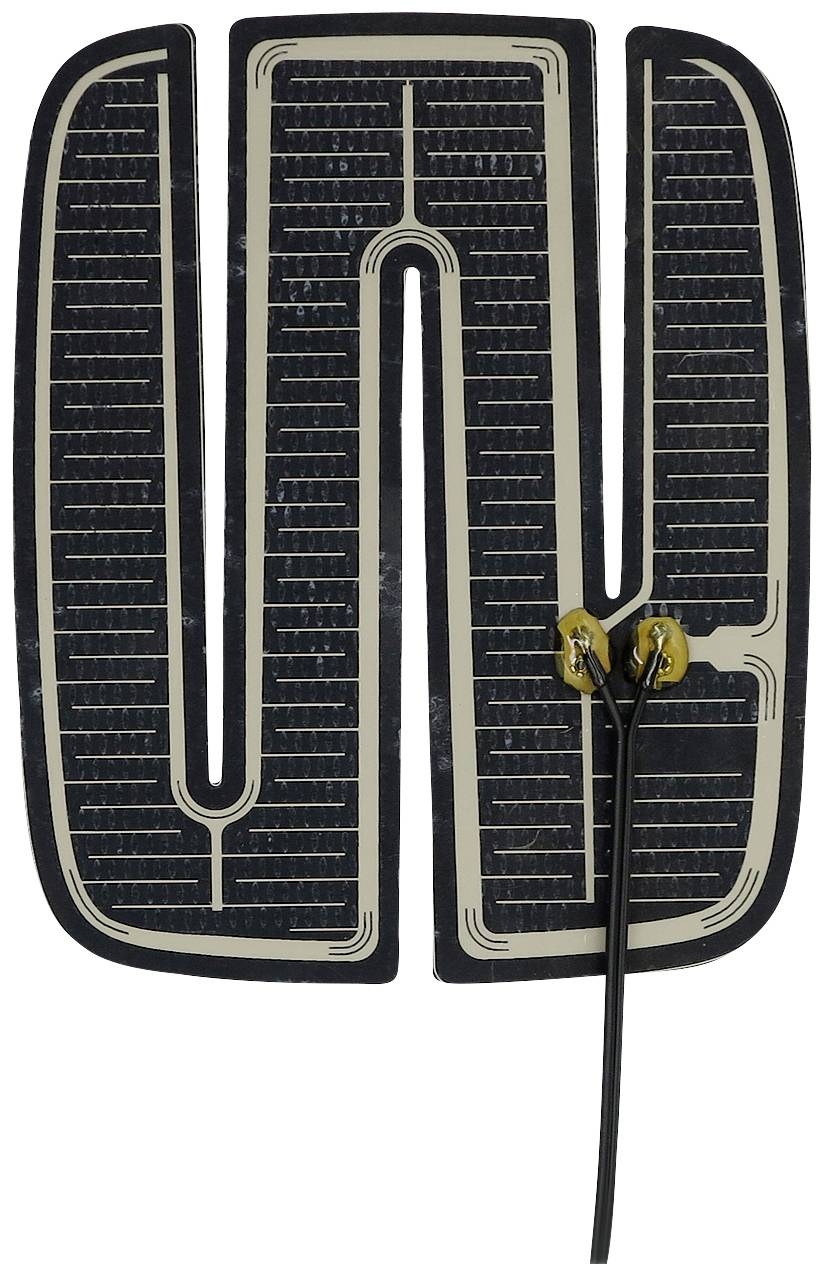 Et rektangulært solarpanel med sort gitterstruktur og to gule tilslutningspunkter, hvor et sort kabel er tilsluttet.