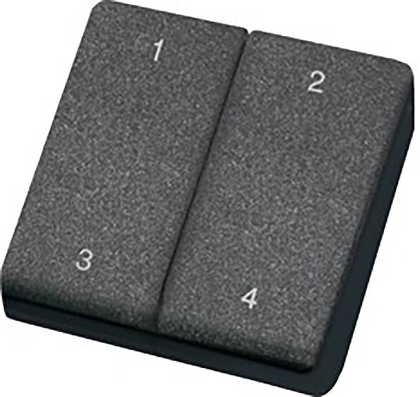 Et sort, rektangulært tastatur med tal fra 1 til 4, let forskudt placeret.