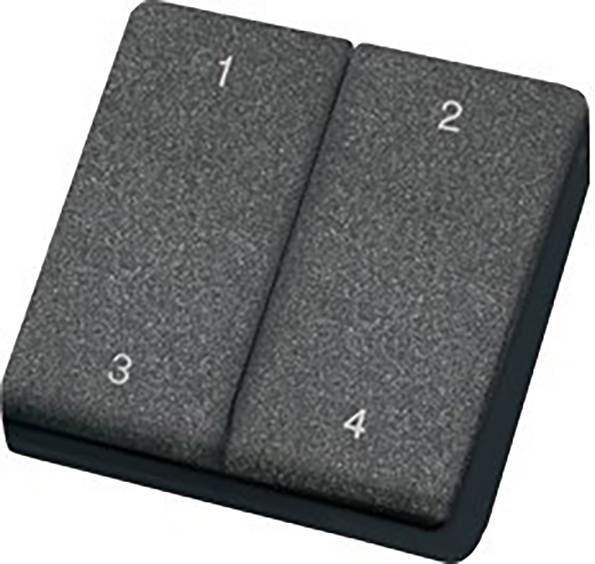 Et gråt tastatur med fire taster, nummereret fra 1 til 4, arrangeret i to rækker. Tastaturet har en struktureret overflade.