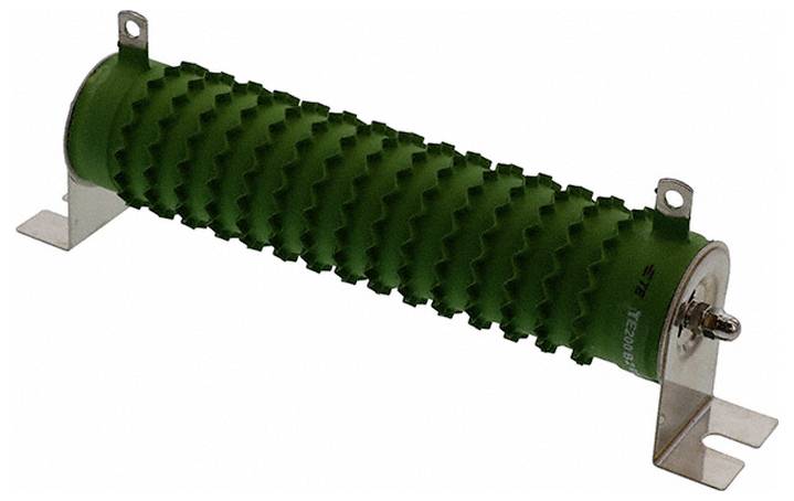 En grøn cylindrisk effektmodstand med zigzag-rilleflader, monteret på metallister for stabilitet.