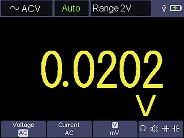 Digitalt voltmeter viser måleværdi: 0,0202 Volt inden for vekselspændingsområdet på 2V. Automatisk tilstand aktiveret.