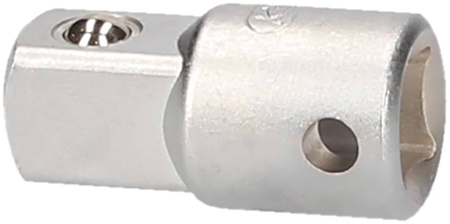 Et metalled eller adapter, cylinderformet med firkantet ende, muligvis til værktøjer eller maskindele.