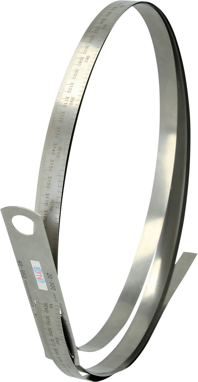Et fleksibelt metalbånd med skala, sandsynligvis et målebånd, danner en stor ring.