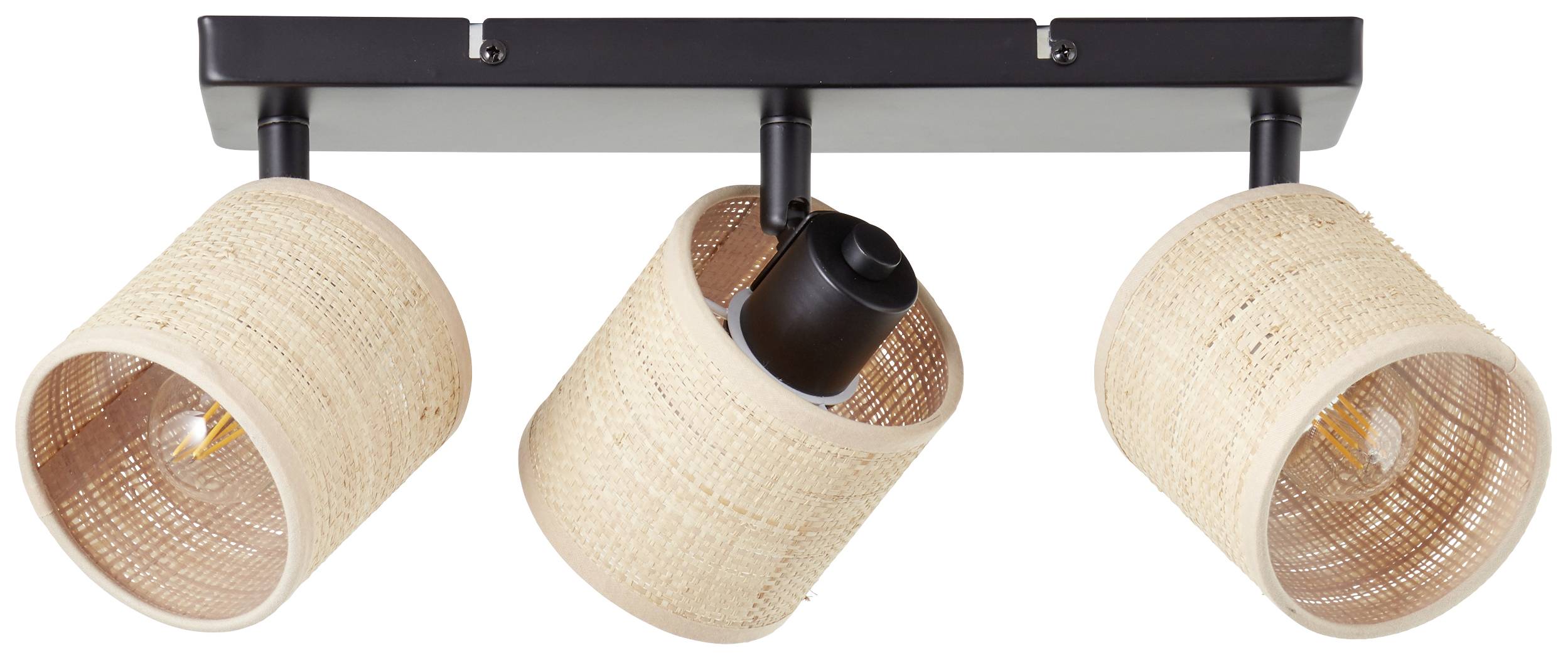 Tre cylinderformede loftslamper med flettede, naturfarvede skærme på en sort holder, rettet nedad.