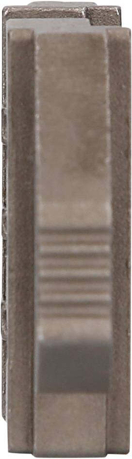 Et metalstykke med rektangulær form og lodrette riller. Det virker robust og funktionelt, muligvis en maskindel.