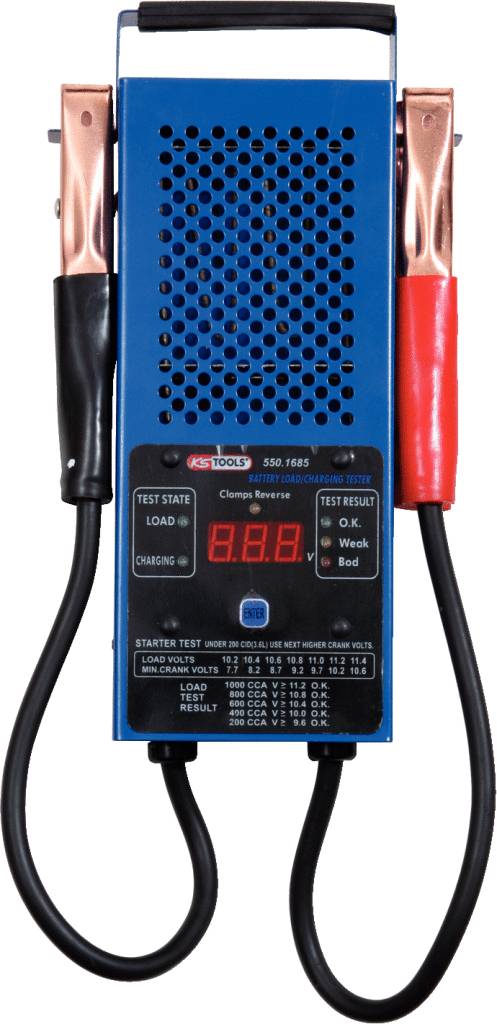 En blå batteritester med digital display og to kabelklemmer. Viser batteritilstand: 'Test State' og 'Test Result'.